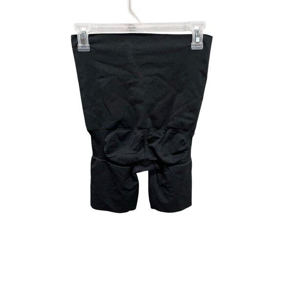 Red Hot Spanx Women's 1X Mid Thigh Short Black Shaping Butt Booster Shaper - Picture 2 of 2